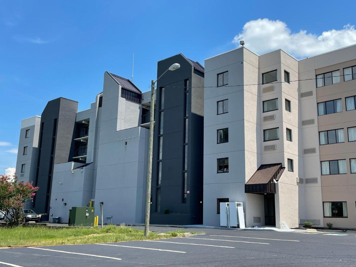 Quality Inn & Suites Spring Lake - Fayetteville Near Fort Bragg Exterior photo
